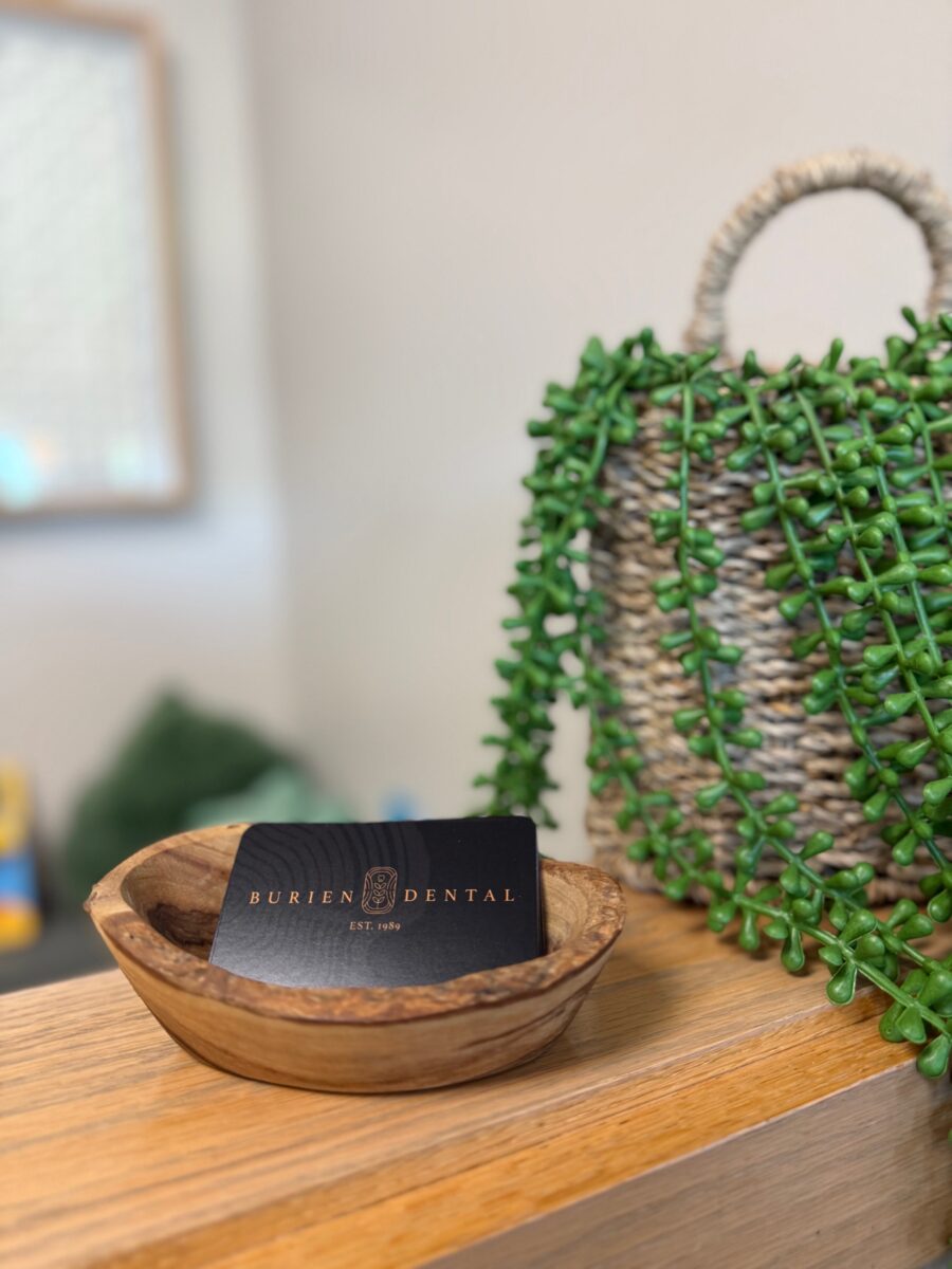 Burien Dental Business Card Display